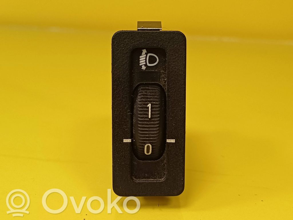 Headlight level height control switch   61318360883,8360883