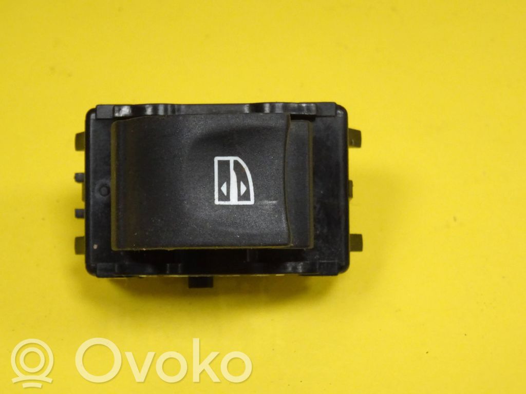 Renault Megane III Interruptor del elevalunas eléctrico 