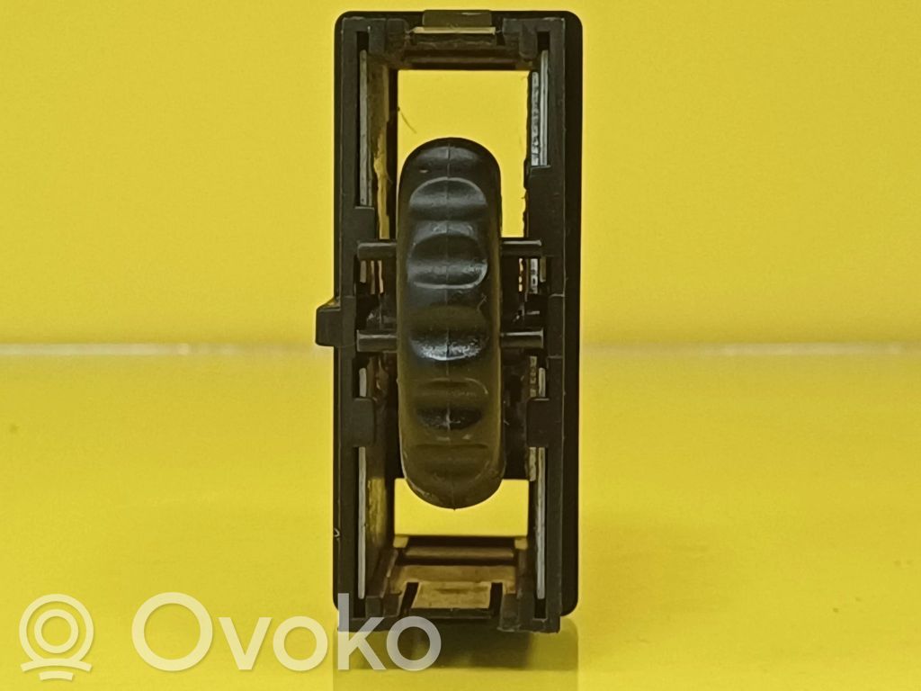 Headlight level height control switch   7700822897