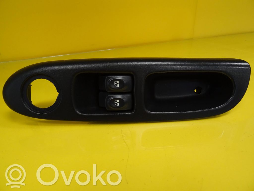 Renault Clio II Interruttore di controllo dell’alzacristalli elettrico 