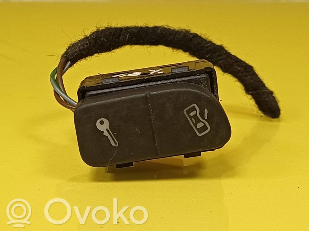 Volkswagen Fox Central locking switch button 