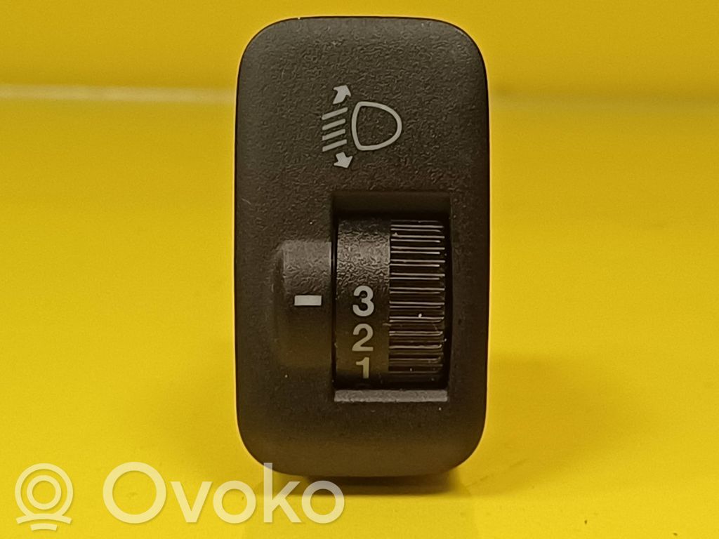 Headlight level height control switch   M20010