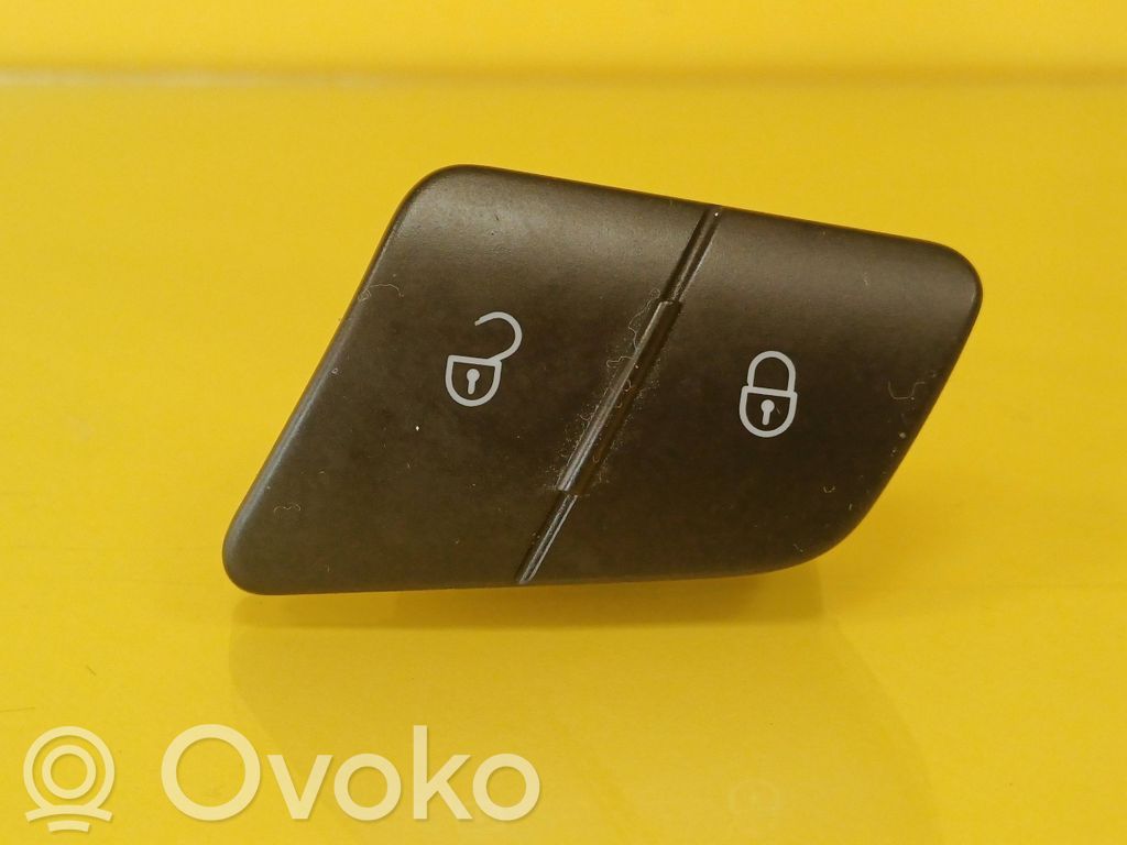 Volkswagen PASSAT B6 Przycisk centralnego zamka 