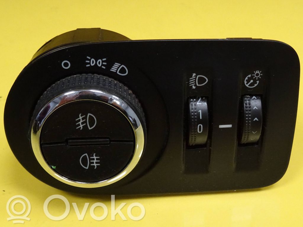 Opel Corsa E Przełącznik świateł 