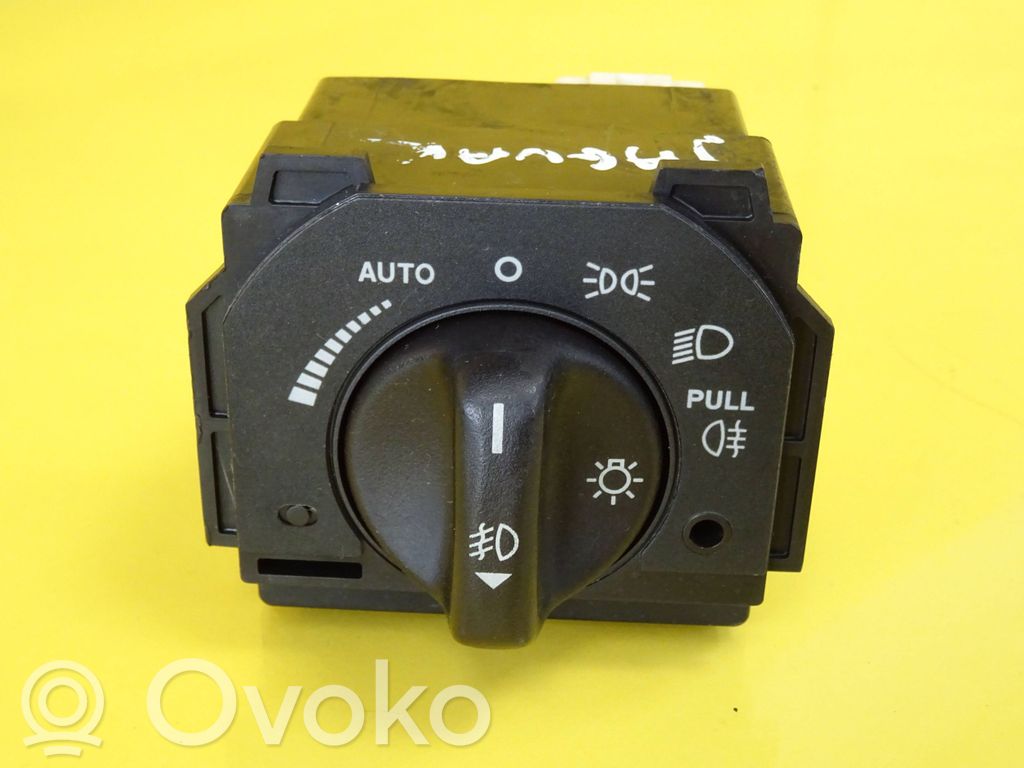 Jaguar S-Type Light switch 