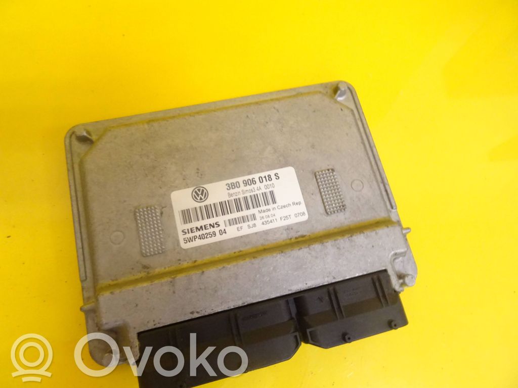 Volkswagen PASSAT B5 Engine control unit/module 