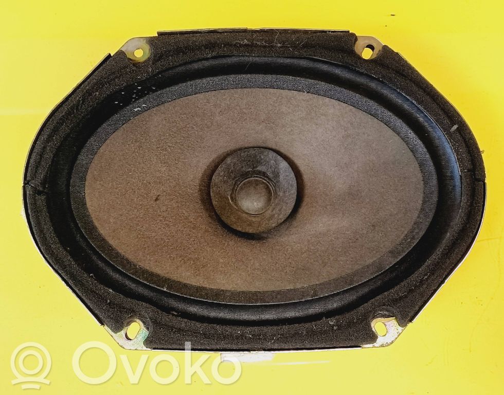 Mazda Premacy Etuoven kaiutin 