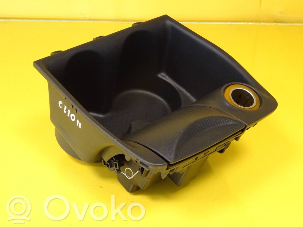 Renault Clio II Auton tuhkakuppi 