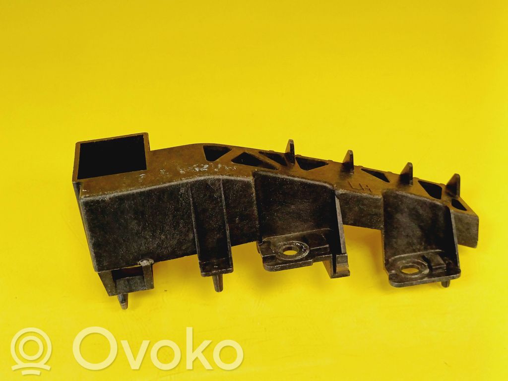 Mazda 5 Front bumper mounting bracket 