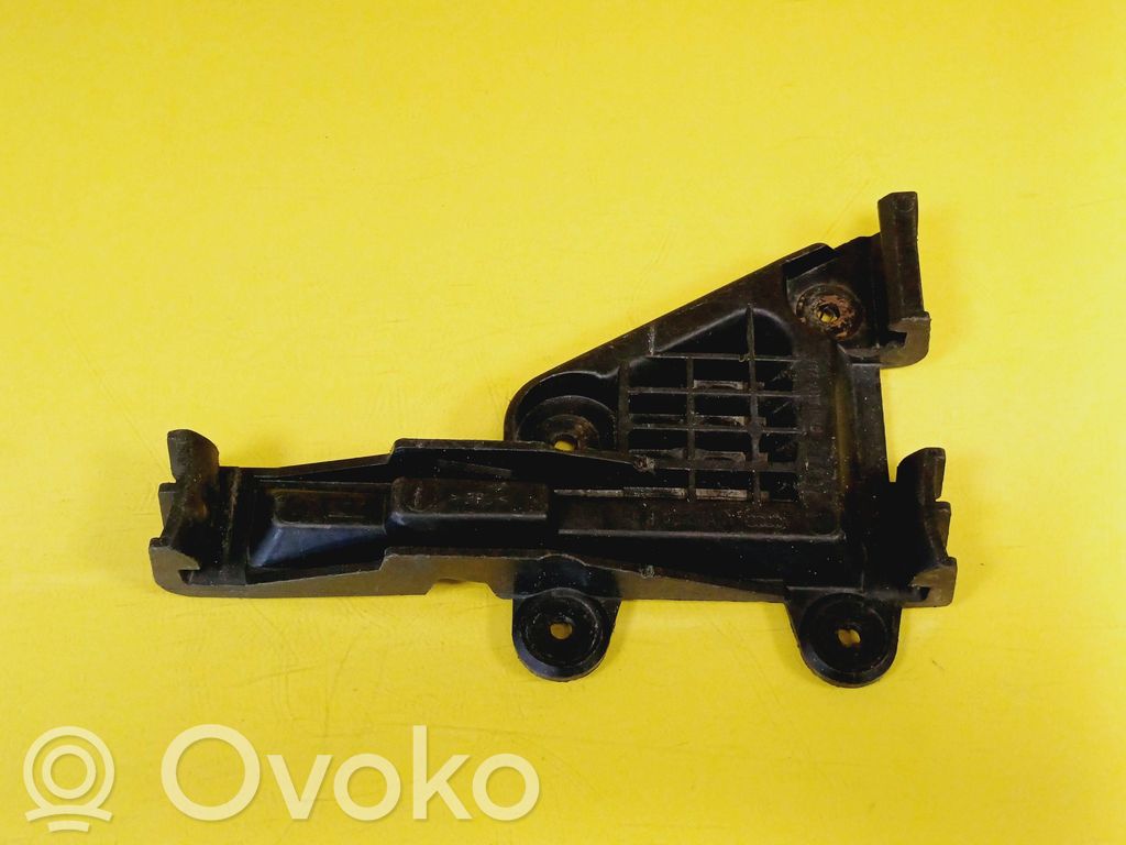 Front bumper mounting bracket   8A0807284