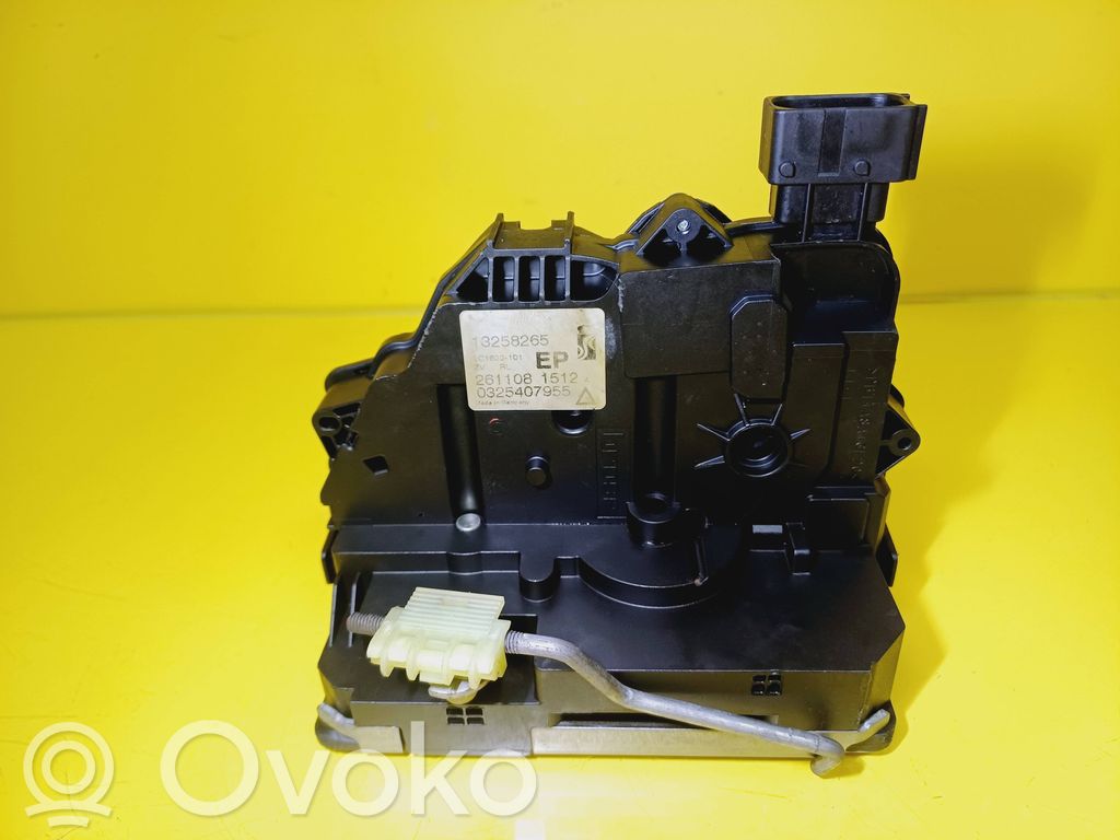 Opel Corsa D Aizmugurē slēdzene 