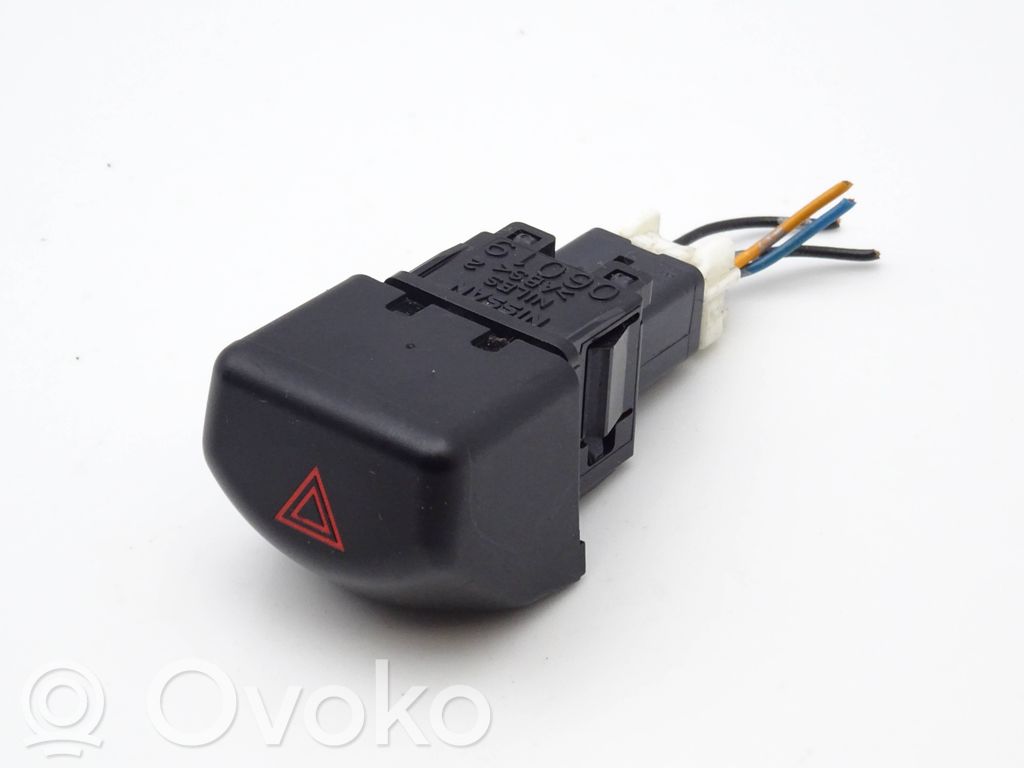 Nissan Micra Botón interruptor de luz de peligro 