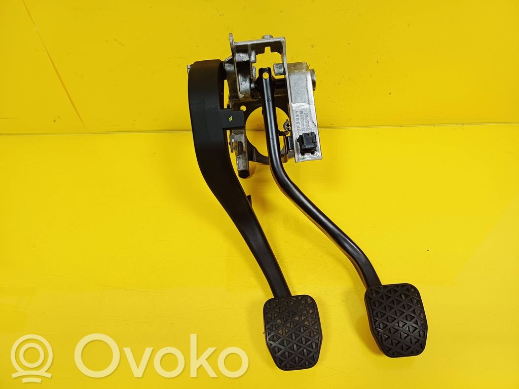 BMW 1 E81 E87 Pedal assembly 