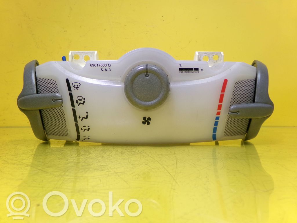 Peugeot 107 Climate control unit 