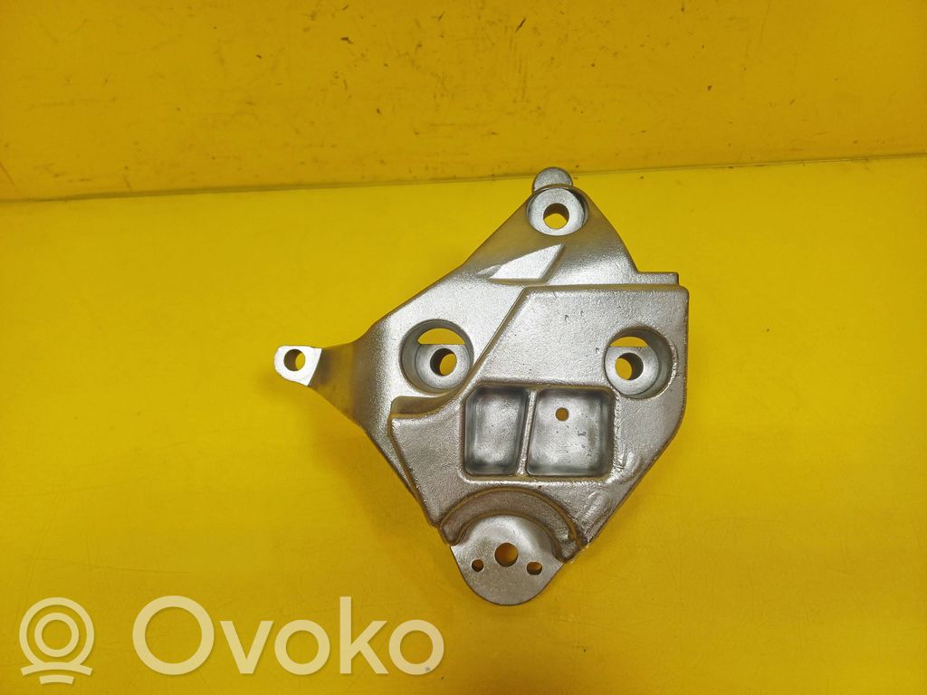 Renault Clio II Engine mounting bracket 