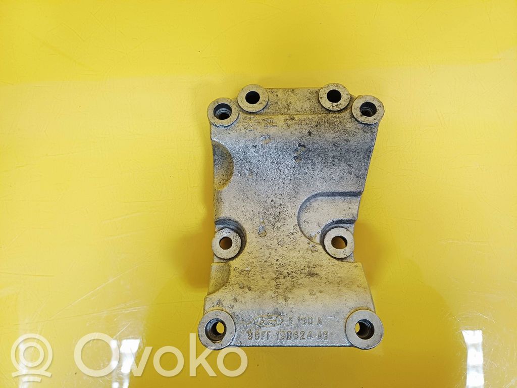 Ford Focus Engine mounting bracket 
