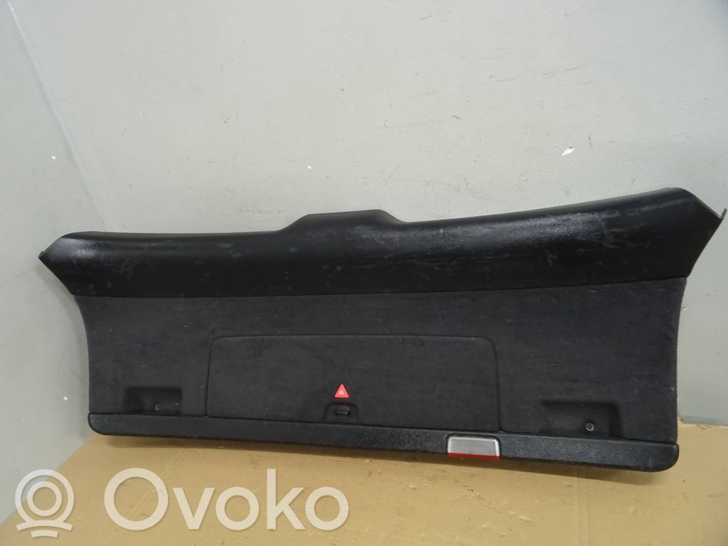 Audi A4 S4 B6 8E 8H Moldura de la puerta trasera 