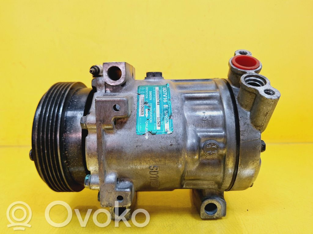 Renault Twingo I Air conditioning (A/C) compressor (pump) 