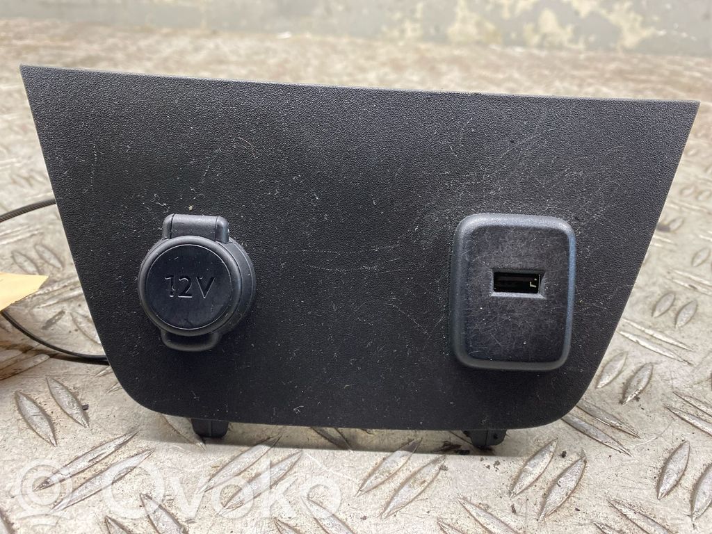 Enchufe conector USB   39072759