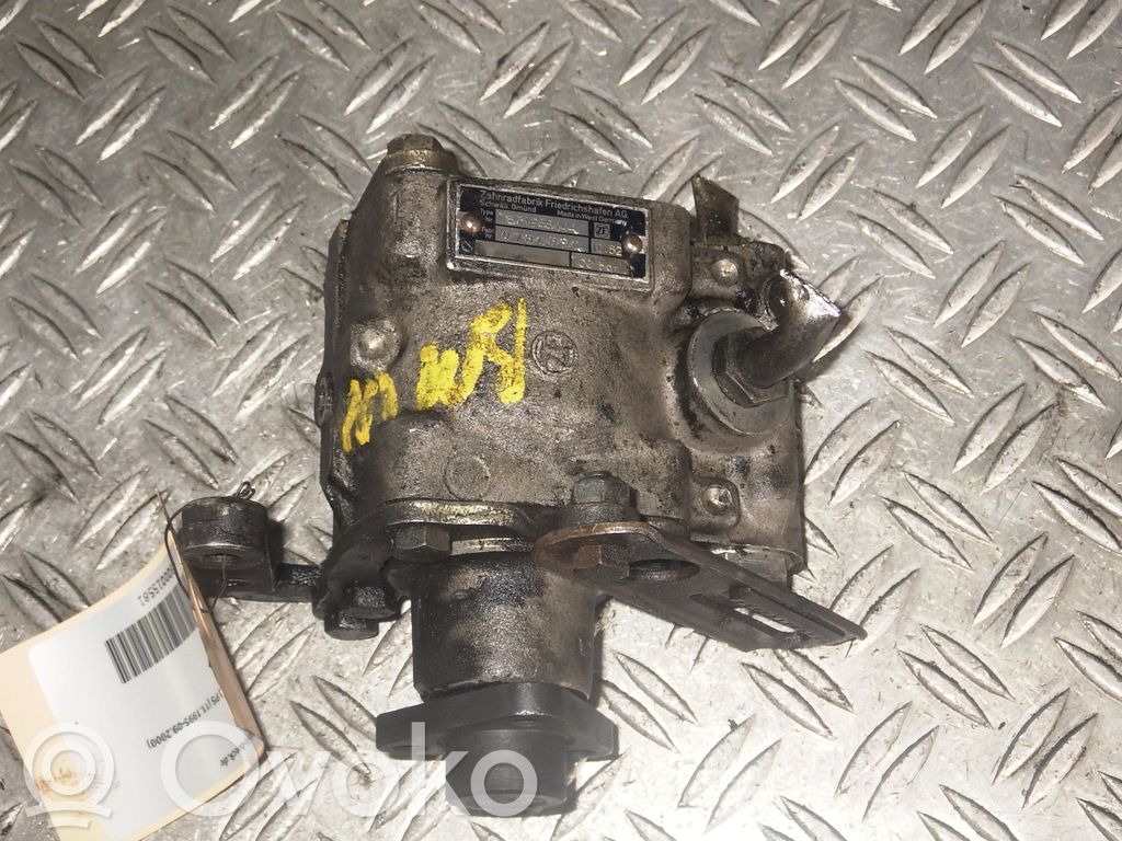 BMW 5 E39 Ohjaustehostimen pumppu 