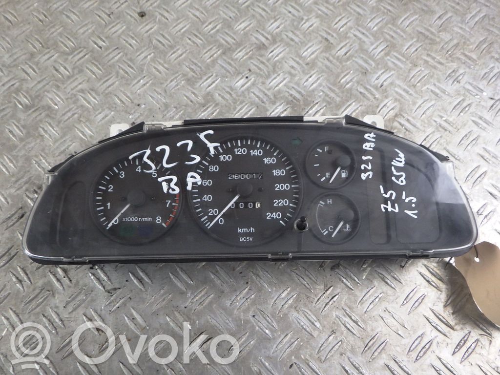 Mazda 323 F Speedometer (instrument cluster) 