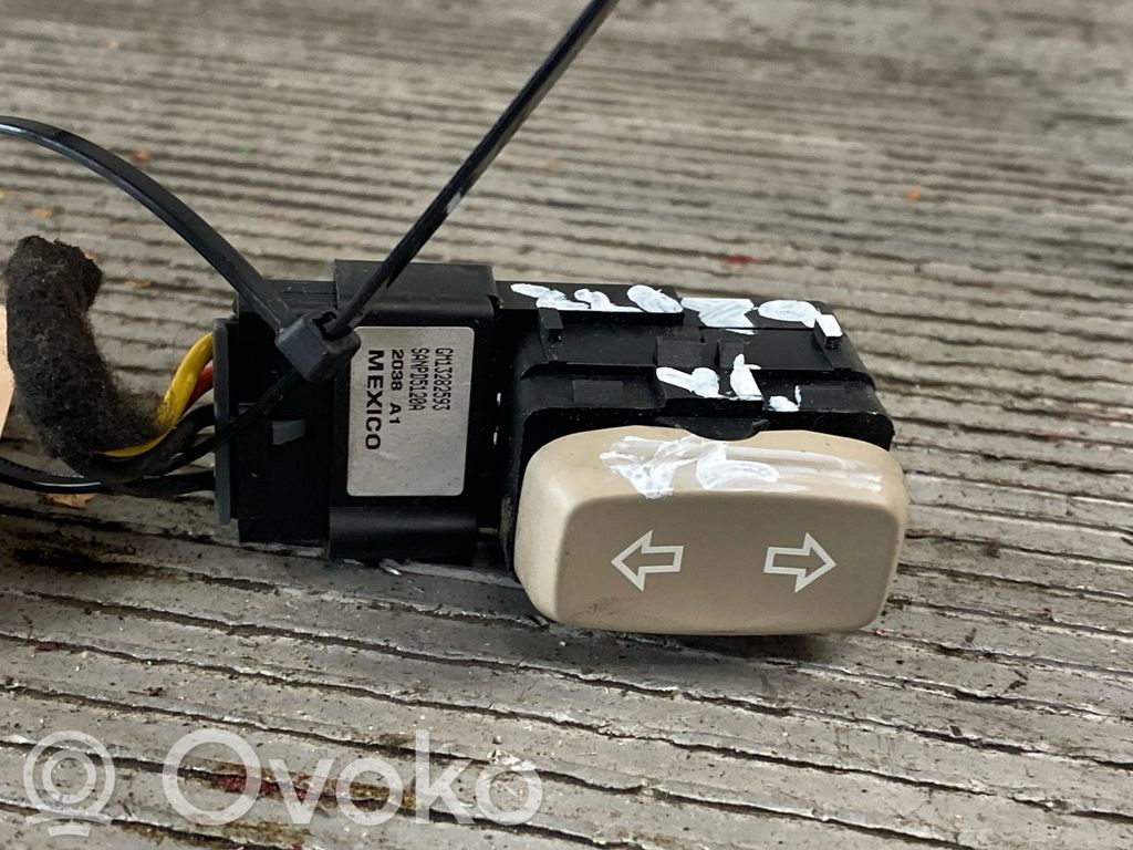 Electric window control switch   13282593