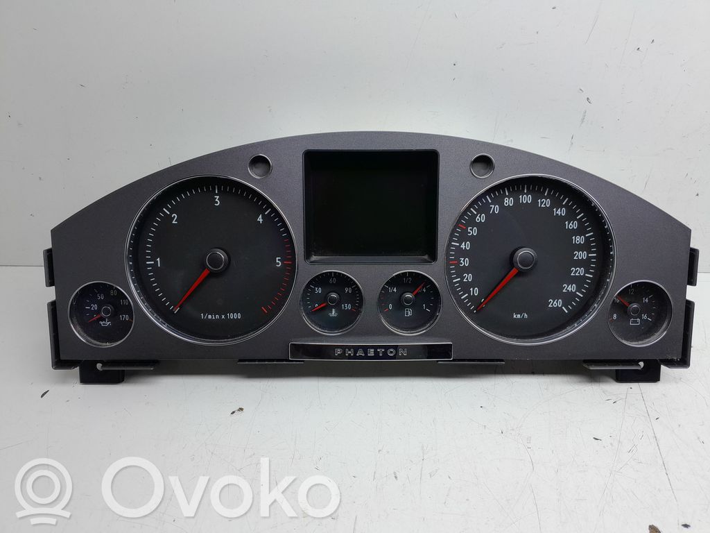 Volkswagen Phaeton Speedometer (instrument cluster) 