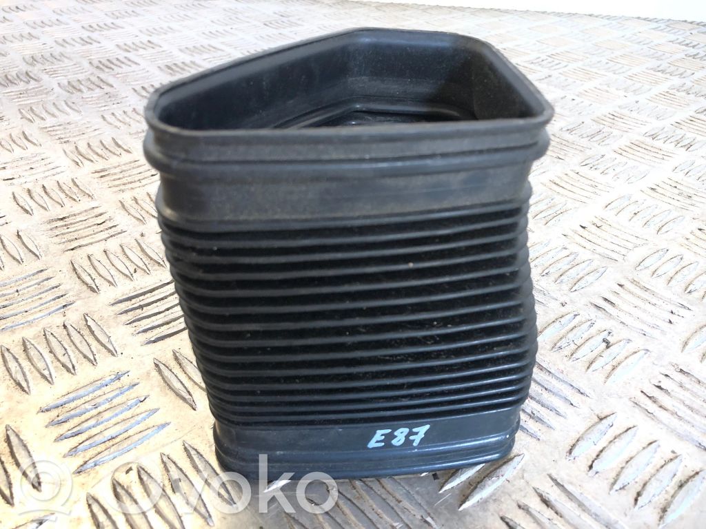 BMW 1 E81 E87 Ilmanoton kanavan osa 