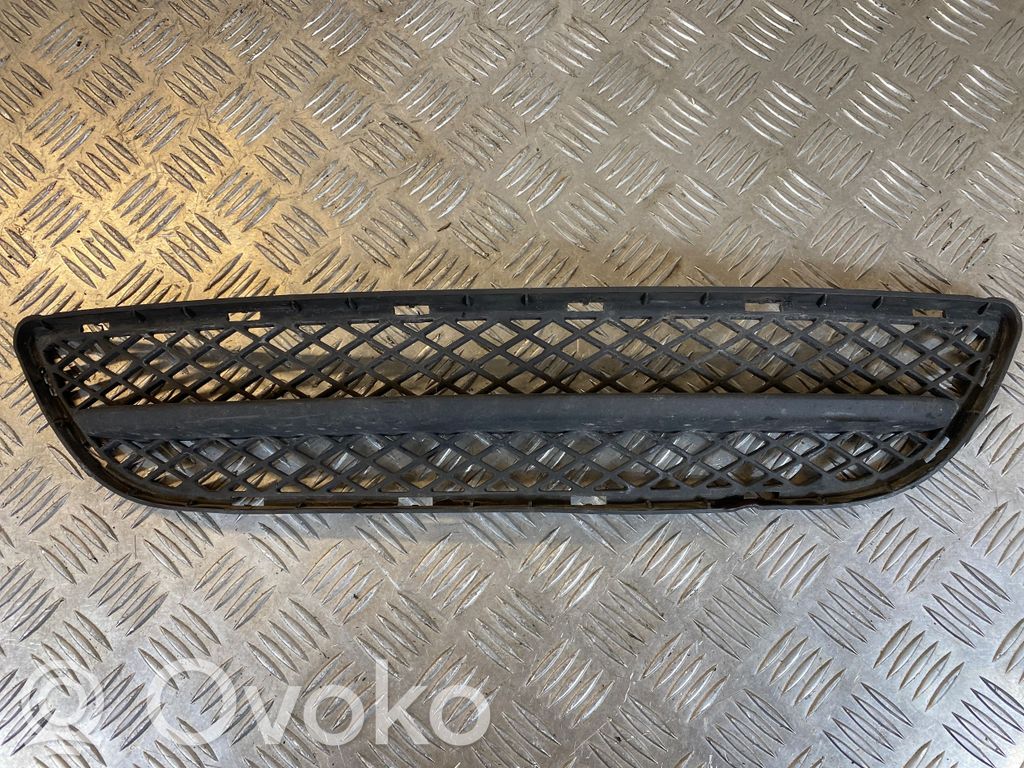 Front bumper lower grill   7154556
