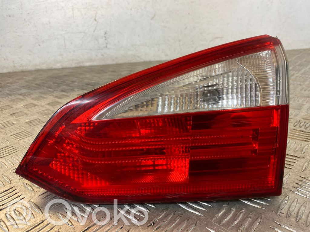 Ford Focus Galinis žibintas dangtyje 