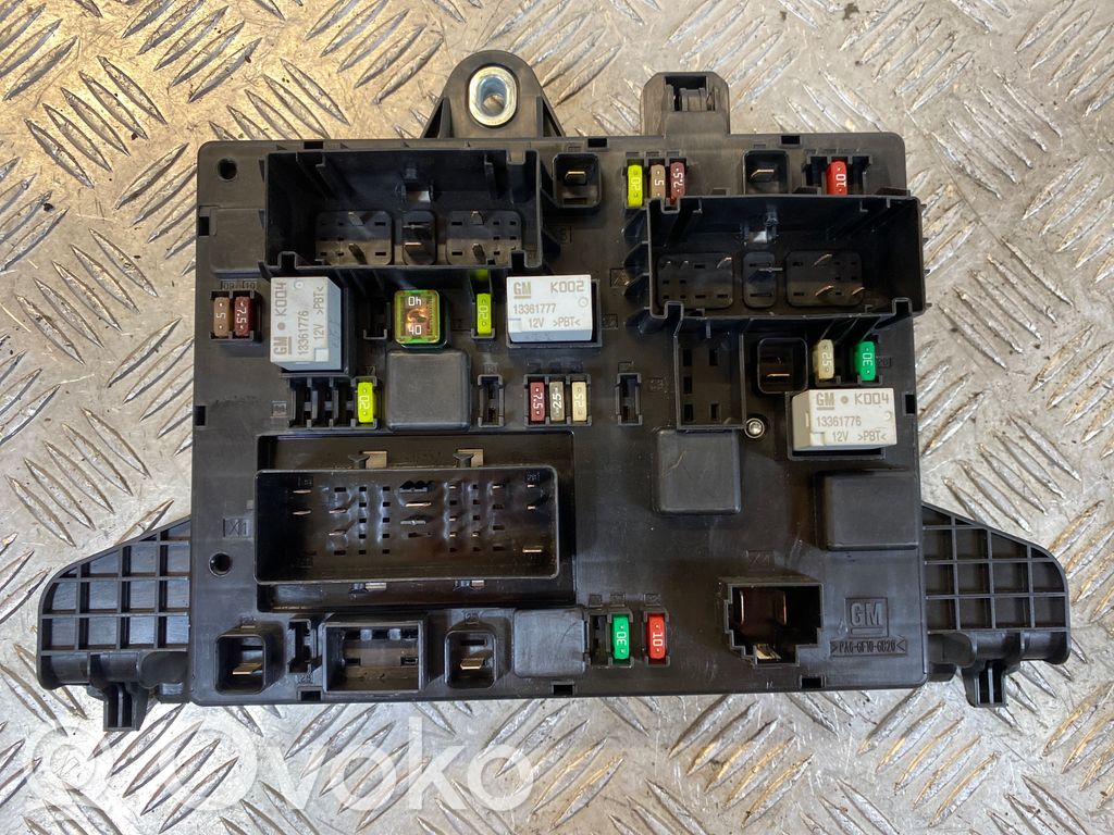 Opel Zafira C Fuse module 