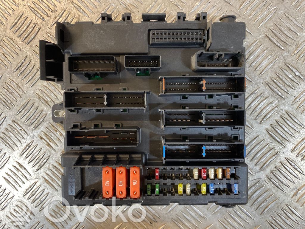 Opel Vectra C Ramka / Moduł bezpieczników 