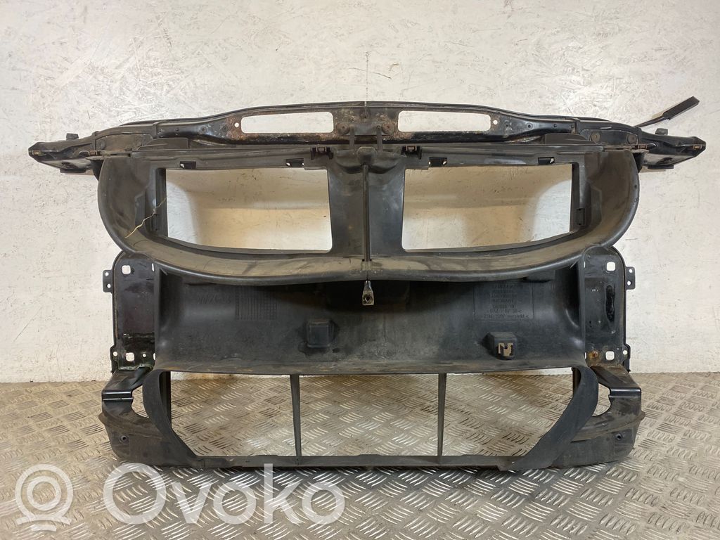 BMW 3 E90 E91 Radiatorių panelė 