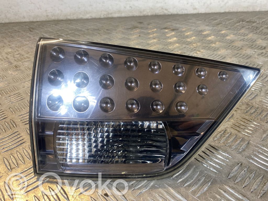 Mitsubishi Outlander Lampy tylnej klapy bagażnika 
