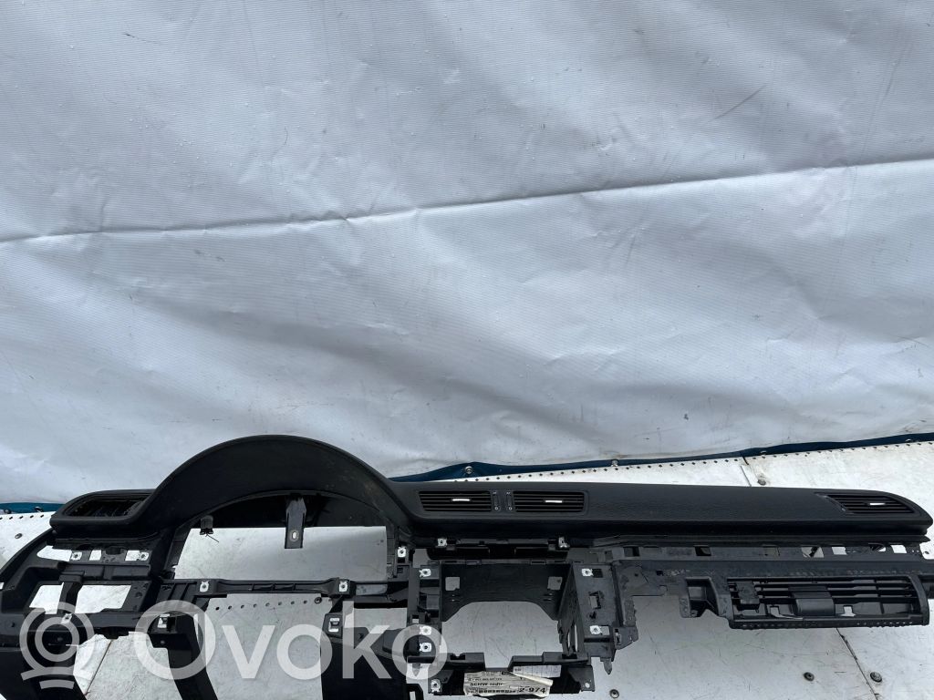 Volkswagen PASSAT B6 Panelė 