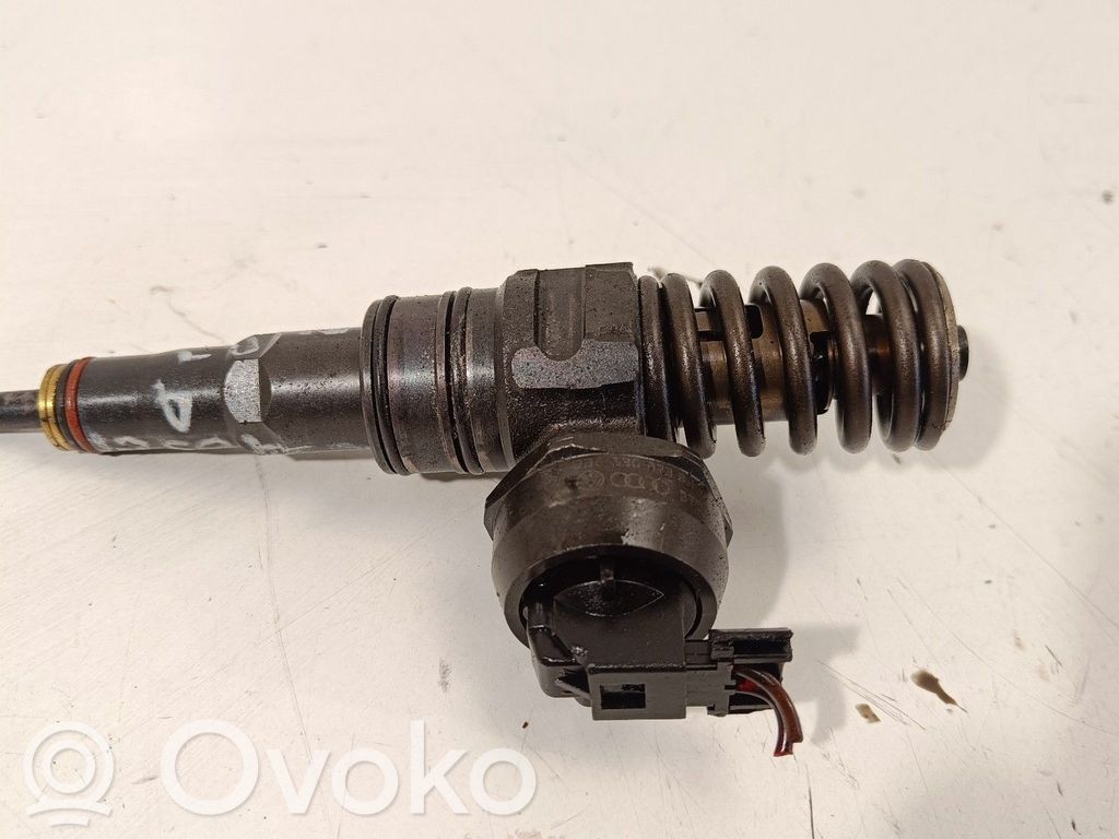 Inyector de combustible   038130073BJ
