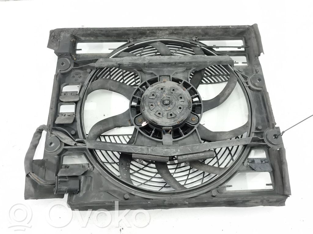 BMW 5 E39 Elektrisks radiatoru ventilators 