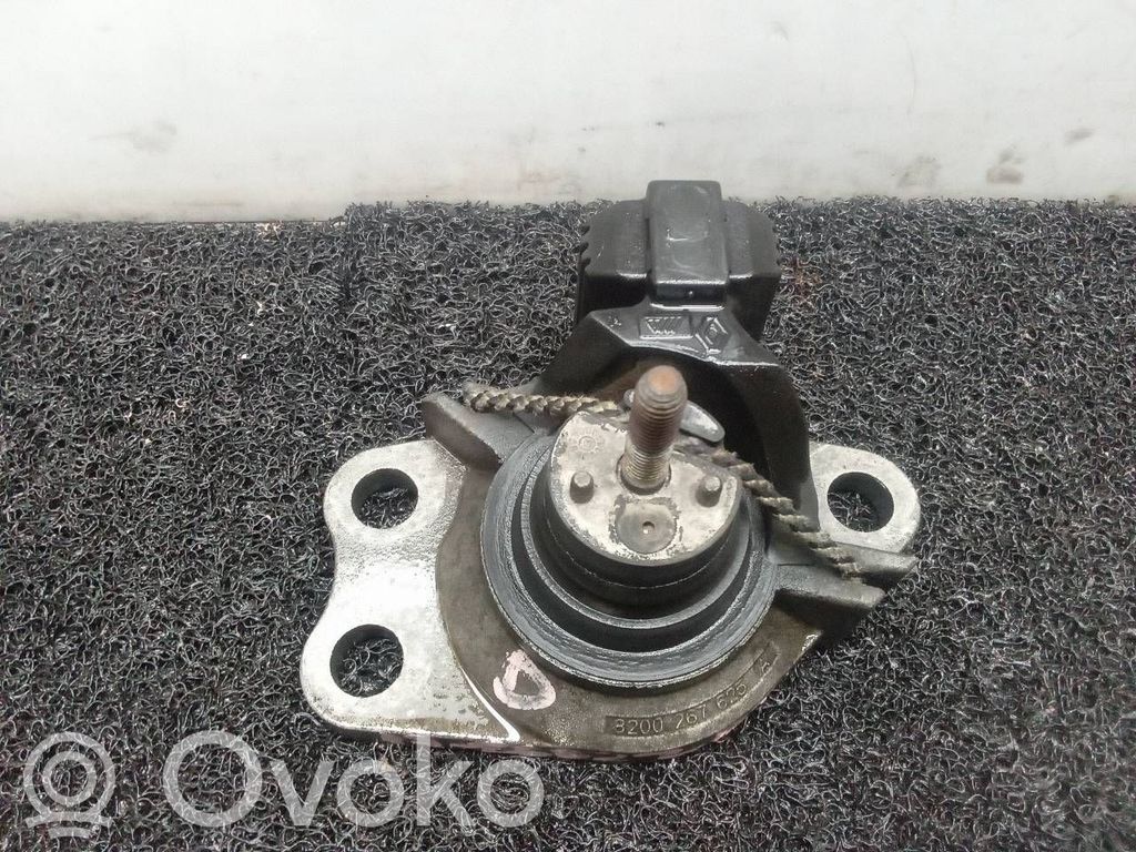 Renault Clio II Engine mount bracket 