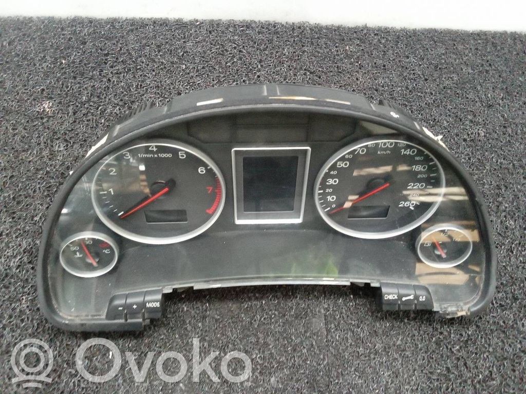 Audi A4 S4 B6 8E 8H Licznik / Prędkościomierz 