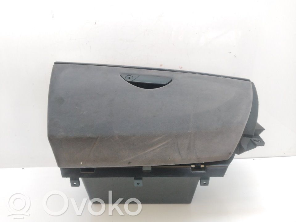 Glove box