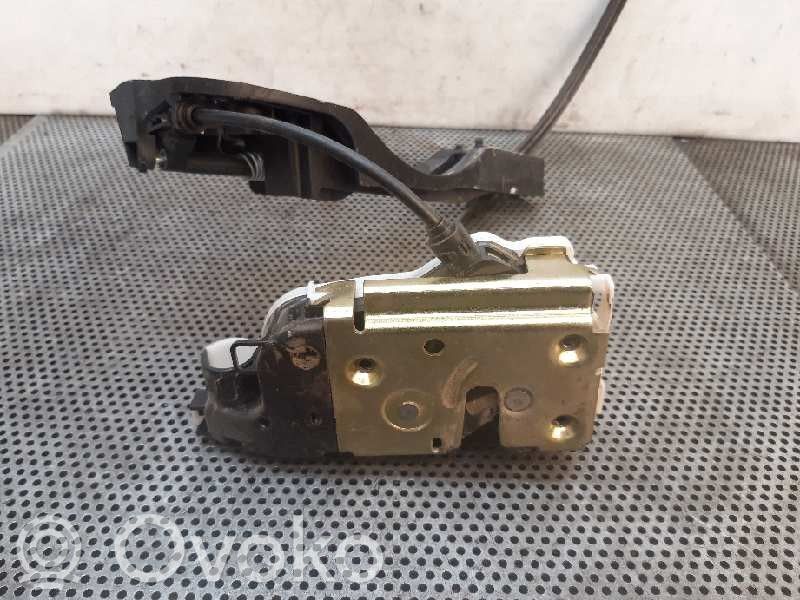 Cerradura de puerta delantera