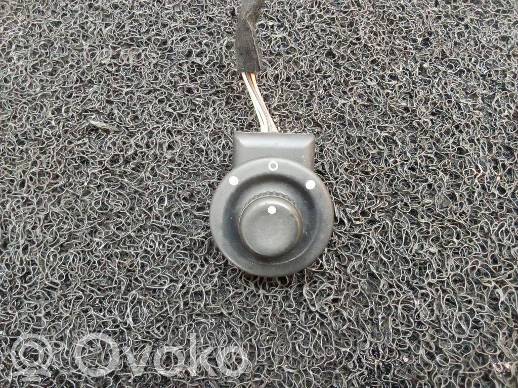 Renault Clio III Przycisk regulacji lusterek bocznych 