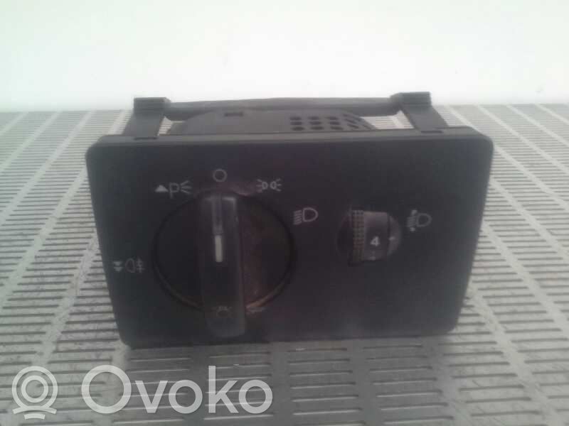 Interruptor de control del panel de luces   7M5T13A024LA