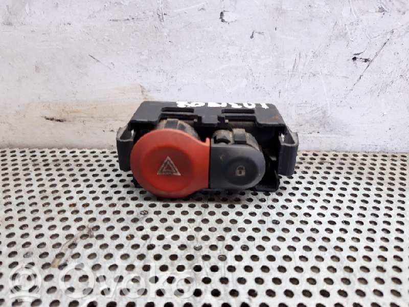 Schalter Warnblinkanlage   8200214896A