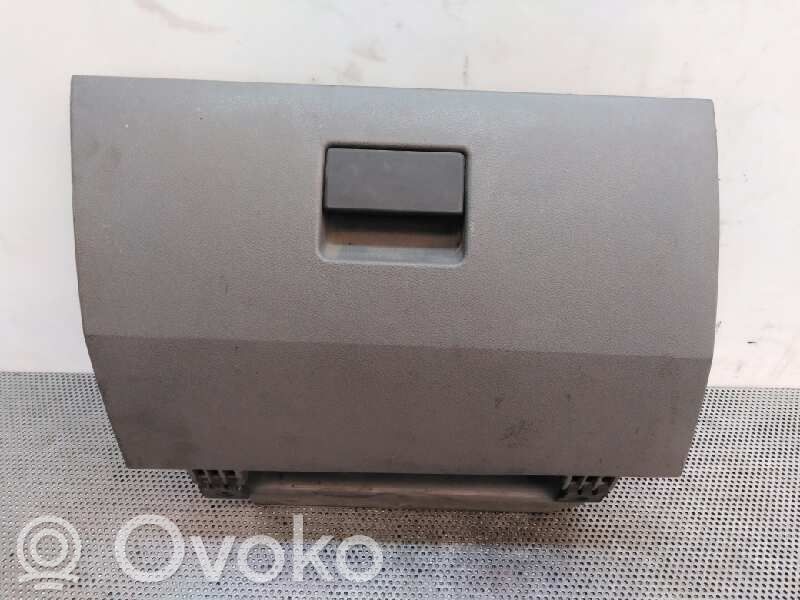 Glove box