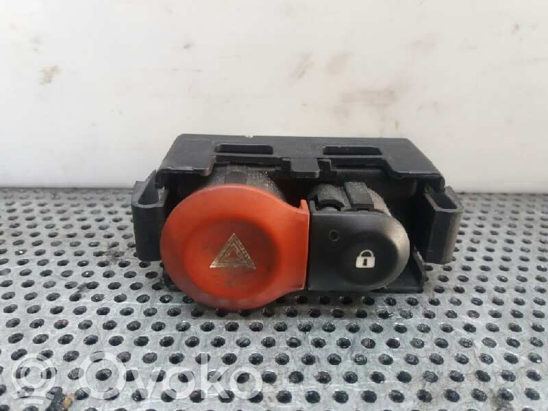 Hazard light switch   8200214895