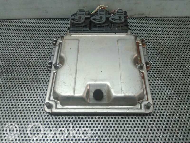 Opel Vivaro Engine control unit/module 