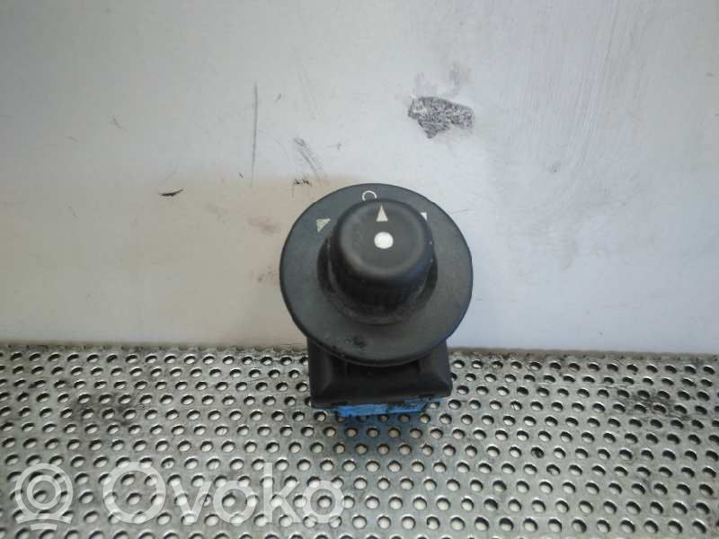 Wing mirror switch