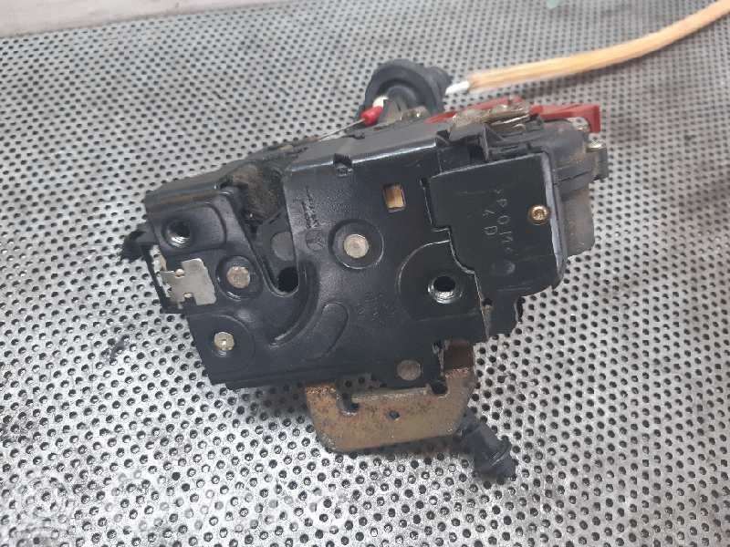 Cerradura de puerta delantera