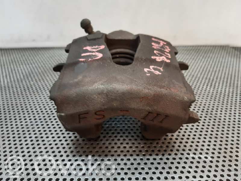 Caliper de freno delantero   82